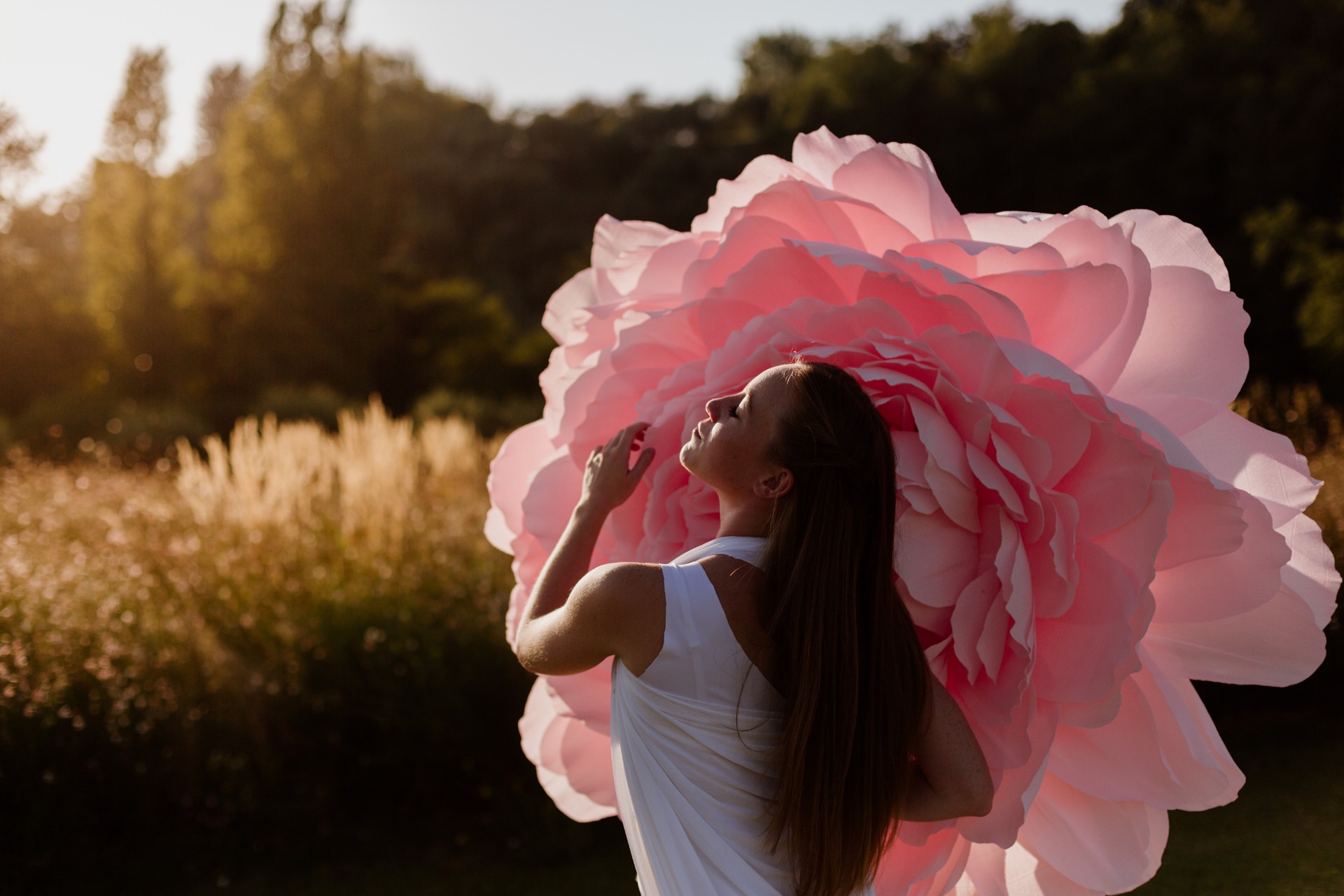 Celebrare la Luce integrando l'Ombra (con le mie Peonie in carta giganti)